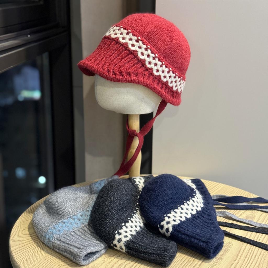 New Autumn and Winter Niche Short Ear Protecting Woolen Hat for Women To Keep Warm and Slim Personalized Lanyard Knitted Hat Lei Feng Hat