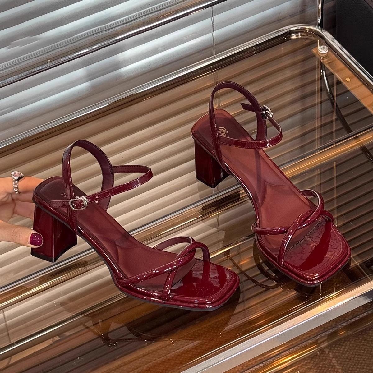 

Summer burgundy high heels women s new thick heel square head with one word fashion sandals 35 бордовий