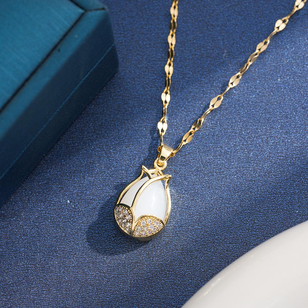 Exquisite Cat s Eye Jade Pendant Necklace for Women - Luxurious Titanium Steel Clavicle Chain with a Versatile, Niche Design