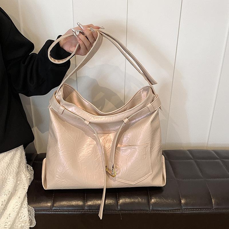 Casual texture women's bag new large-capacity commuter tote bag fashionable retro shoulder messenger bag