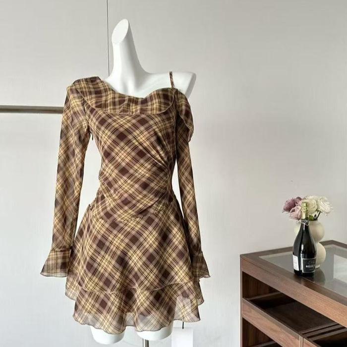 2026 French Retro Plaid One-Shoulder Coffee Dress with Ruffled Irregular Hem M