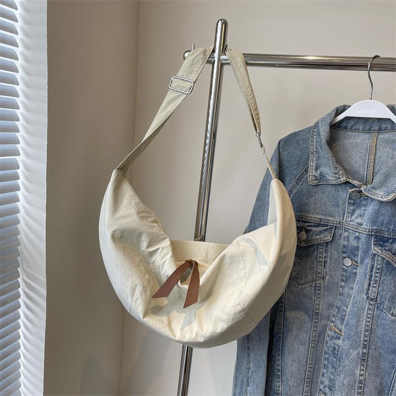 Casual dumpling bag autumn new trend fashion shoulder bag simple messenger big bag dumpling bag tide