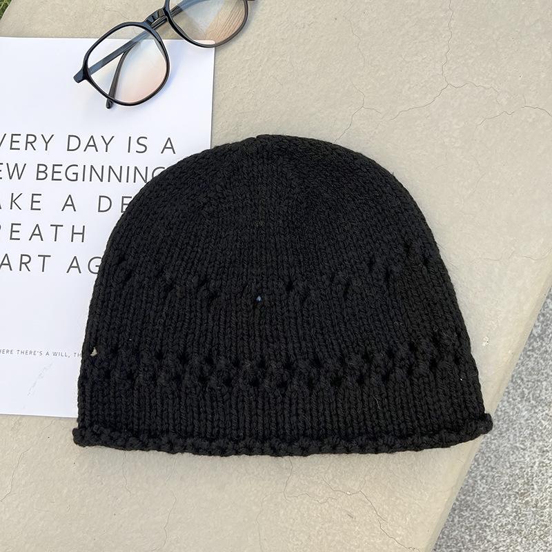The New Woolen Pullover Hat Is Feminine  Warm and Ear Protecting. The Woolen Knitted Hat Makes The Face Look Smaller and Is A Retro Cold Hat