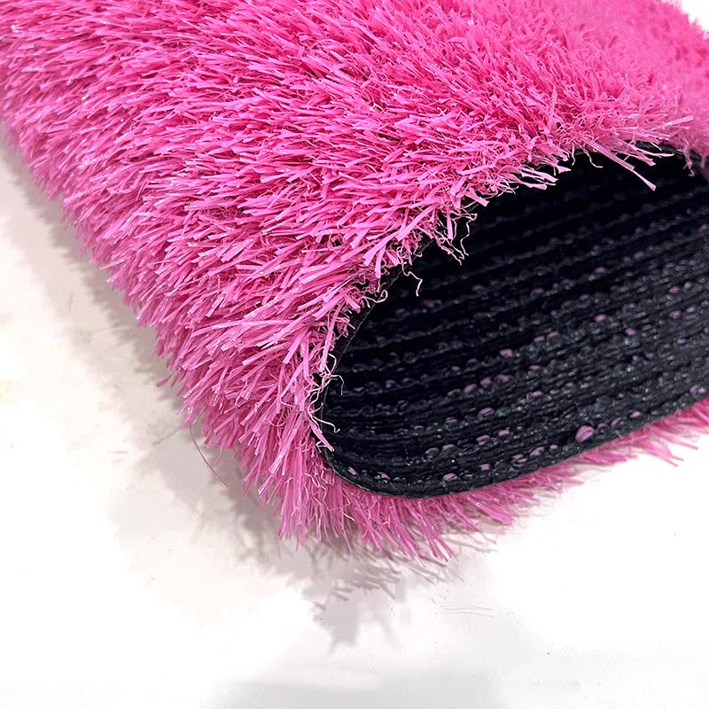 Bunter Kunstrasen: Außendekoration für Kindergärten & Einkaufszentren