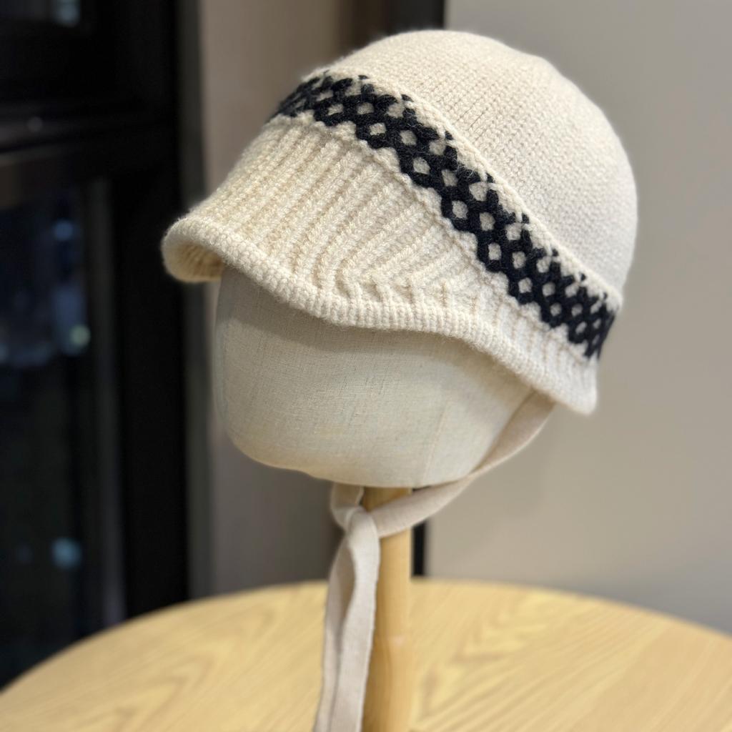 New Autumn and Winter Niche Short Ear Protecting Woolen Hat for Women To Keep Warm and Slim Personalized Lanyard Knitted Hat Lei Feng Hat