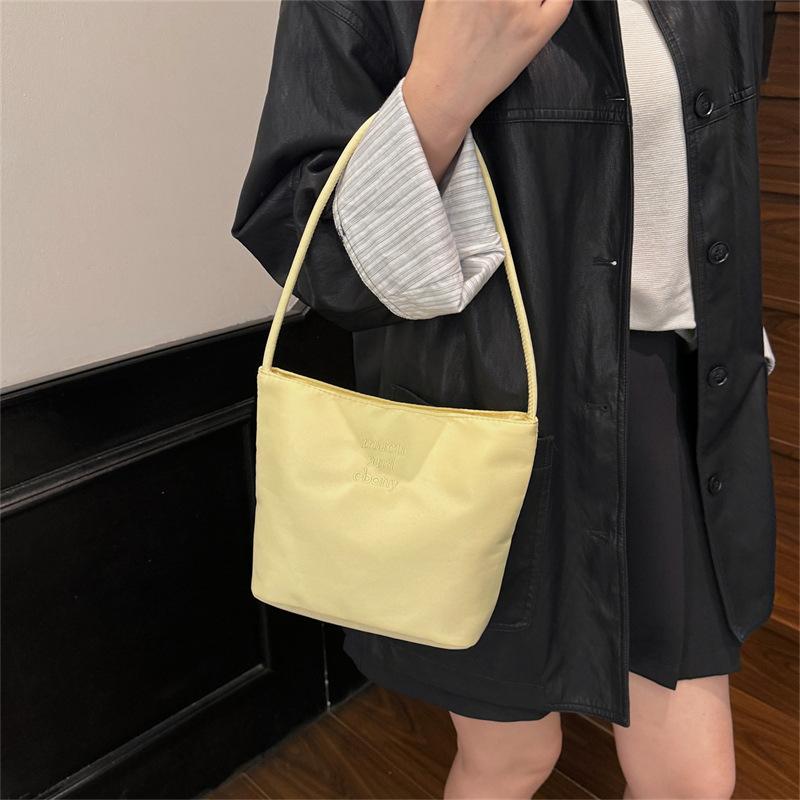Damen Handtasche mit hoher Kapazität Unterarmhandtasche Schultertasche Wasserdicht Bestickte Buchstaben Unterarmtasche Tragetaschen