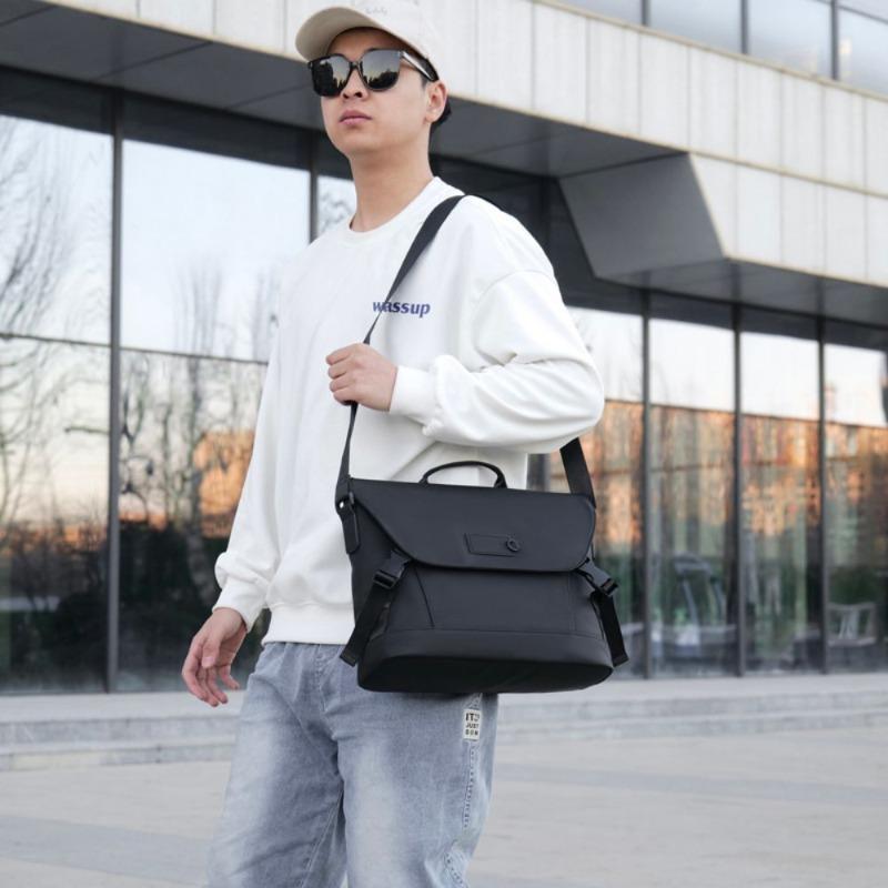 Men's shoulder bag Crossbody casual men's handbag large capacity high sense versatile lightweight shoulder nylon men's bag