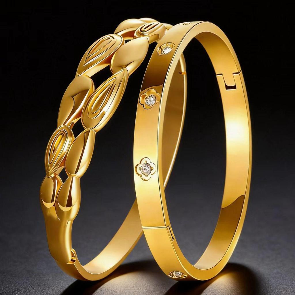 New Heart-Shaped Stainless Steel Bracelet: Elegant, Stylish & Non-Fading Wristband for Girls