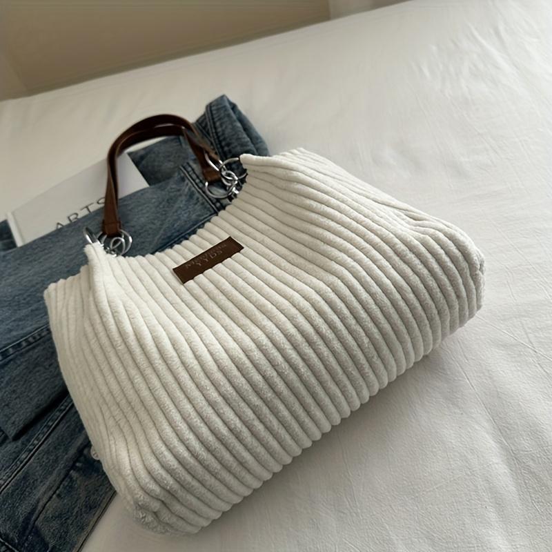 An Elegant Corduroy Handbag for Women,Featuring A Chain Shoulder Strap,Spacious Design,Perfect for Daily Commuting,with A Polyester Lining,Zip Closure