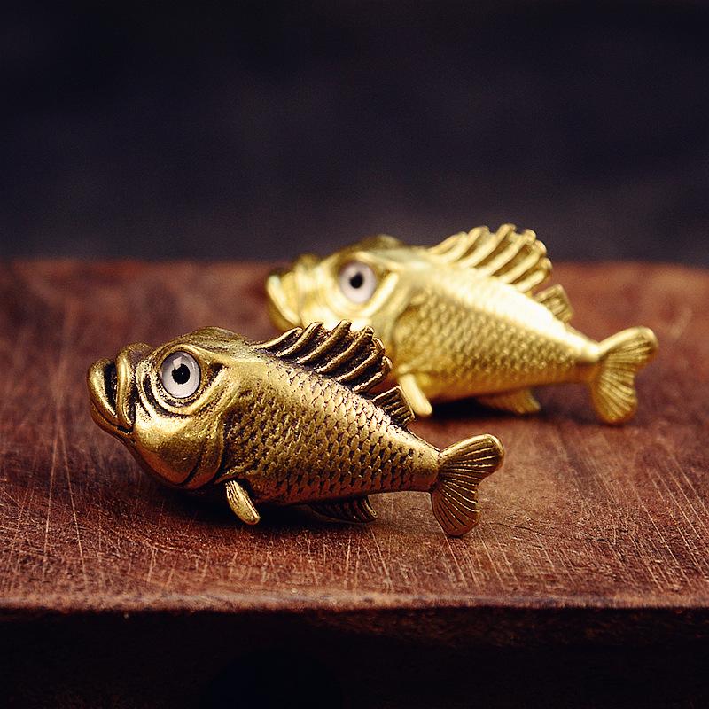 Vintage Style Brass Piranha Figurine Miniature Small Ornament Rustic Metal Home Living Room Wall Shelf Decor for Gifting