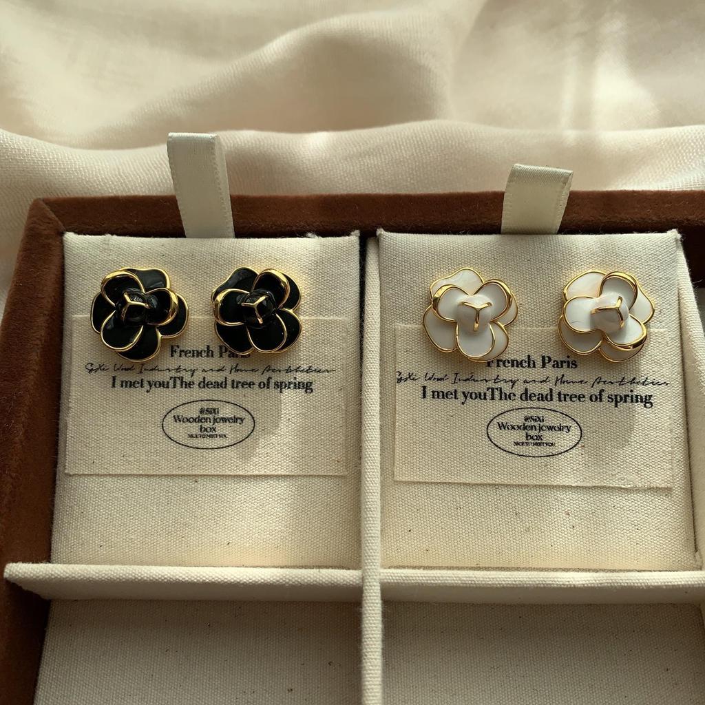 Classic Camellia Stud Earrings Layered Exquisite French Retro Elegant Versatile Stud Earrings Light Luxury Premium Earrings