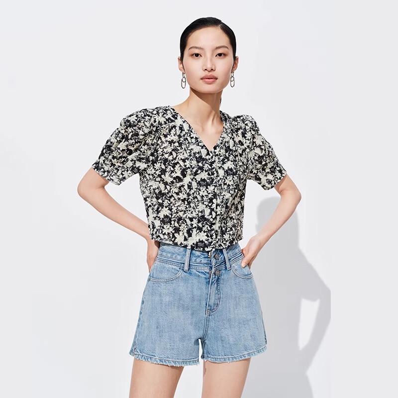 Sweet basil Women s V-Neck Floral Short Sleeve Blouse M