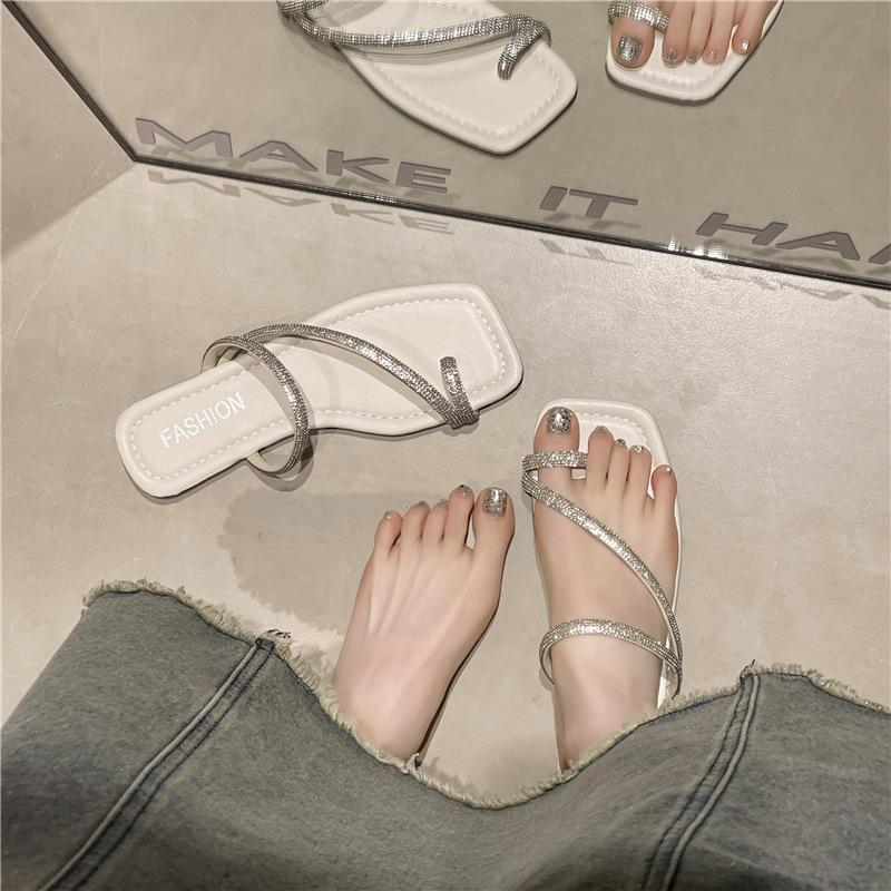 Low-heeled lightweight sandals, new summer flat-bottomed rhinestone temperament cover, toe cool slippers for women