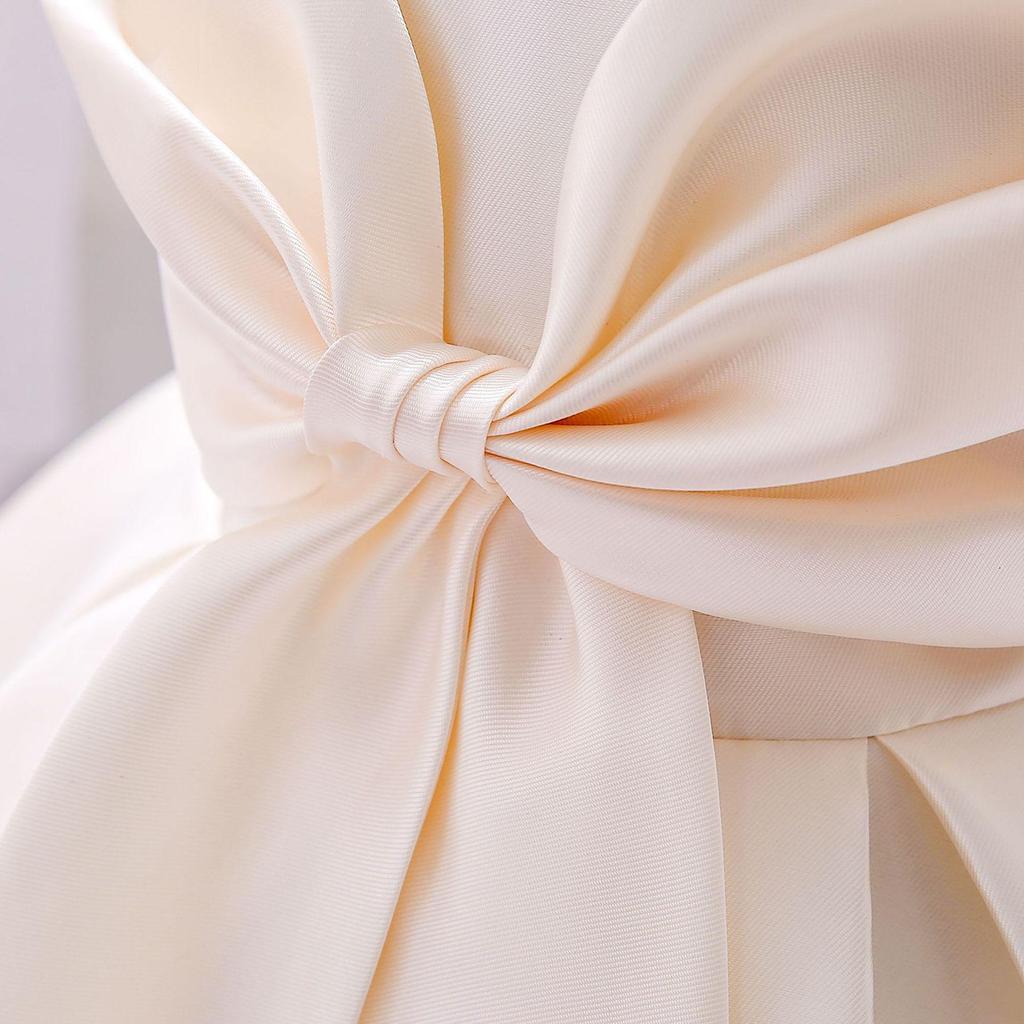 Vestito in Raso da Principessa con Fiocco per il Primo Compleanno di una Neonata