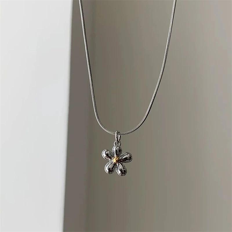 Korean Fashion Süße Kühle Blume Stern Schmetterling Anhänger Halsketten für Frauen Vintage Elegante Schlange Ketten Halskette Y2K Schmuck