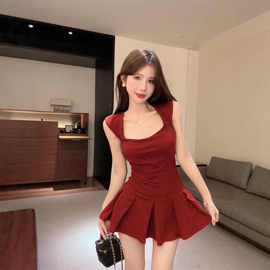 Niche design sense backless straps pure desire sexy suspender dress women's summer new slim and thin A-shaped skirt