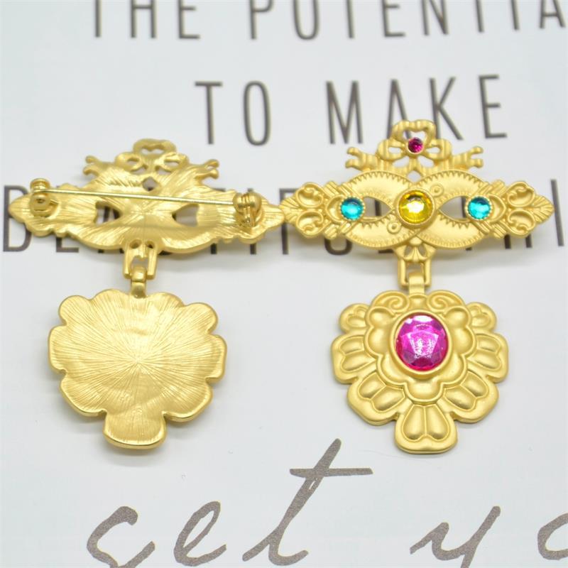 Fashion Court Vintage Antique Baroque Badge Brooch Suit Cardigan Accessories Corsage