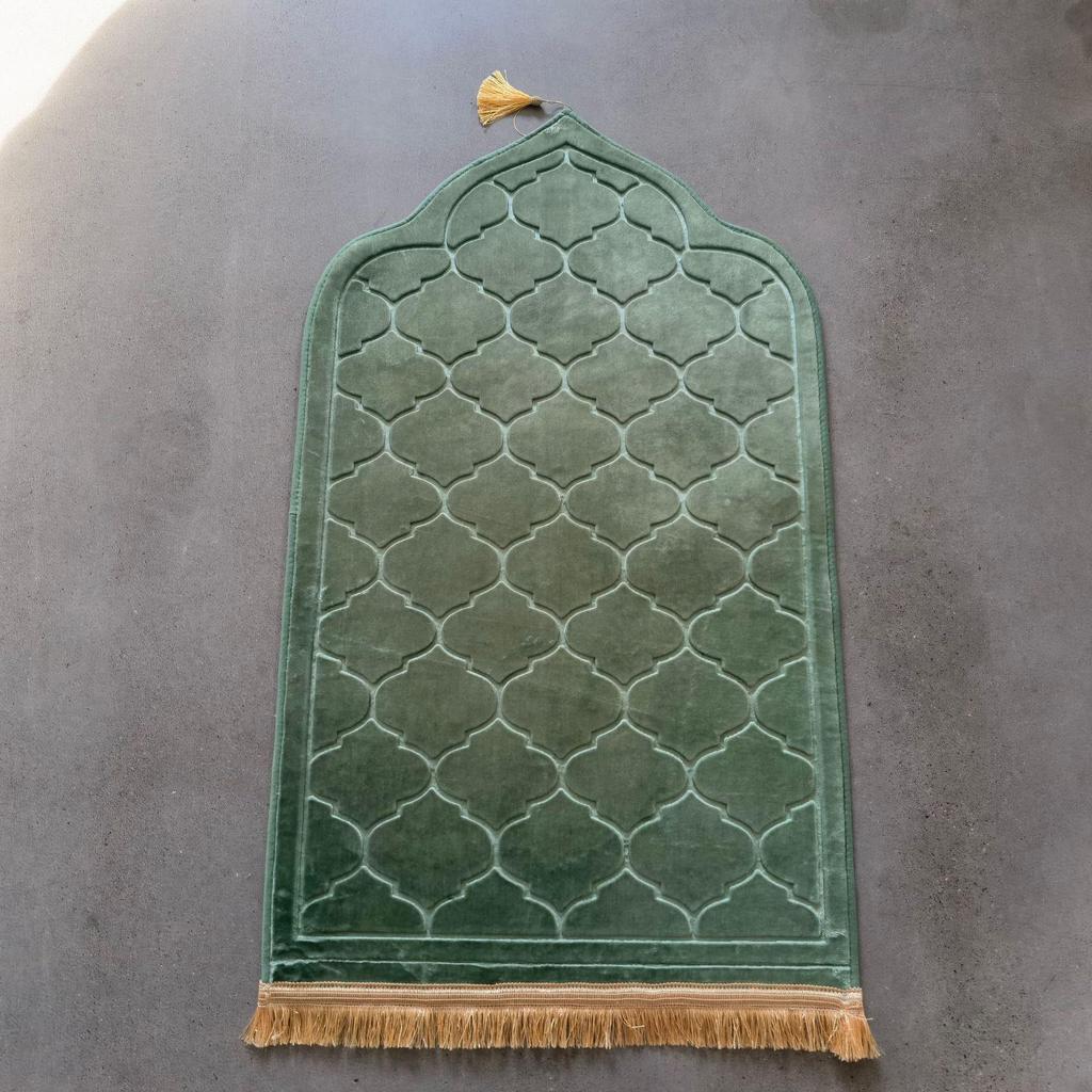 Irregular Embossed Raschel Prayer Mat with Short Pile