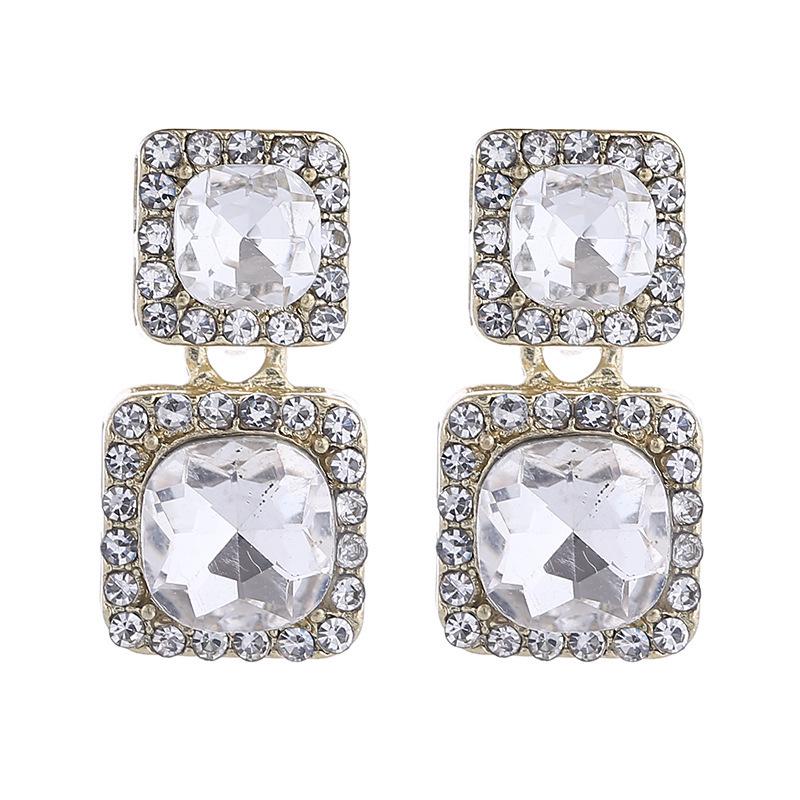 

Elegant 3D Square Stud Earrings with Imitation Diamonds - Dangle Design for a Sophisticated Look