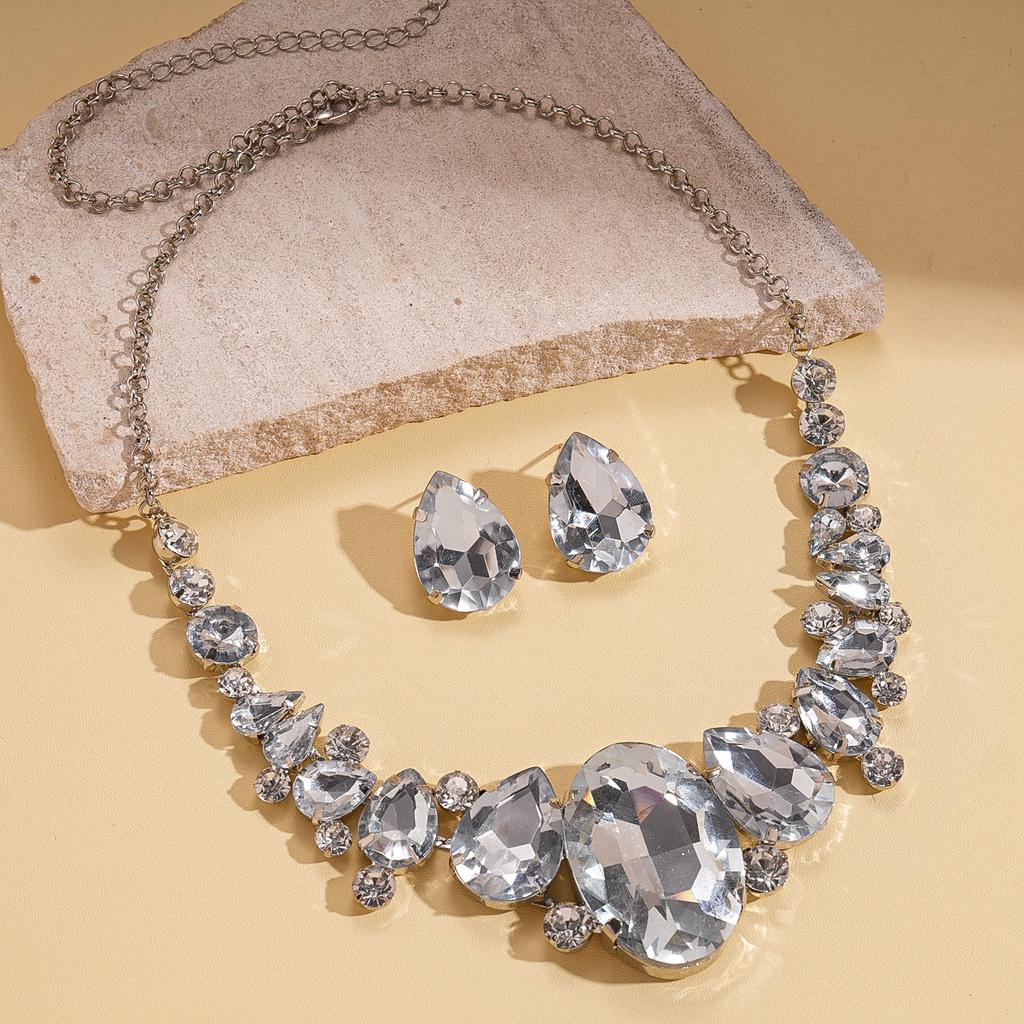 Two-piece set of diamond-encrusted water drop oval earrings collarbone chain temperament exquisite light luxury necklace