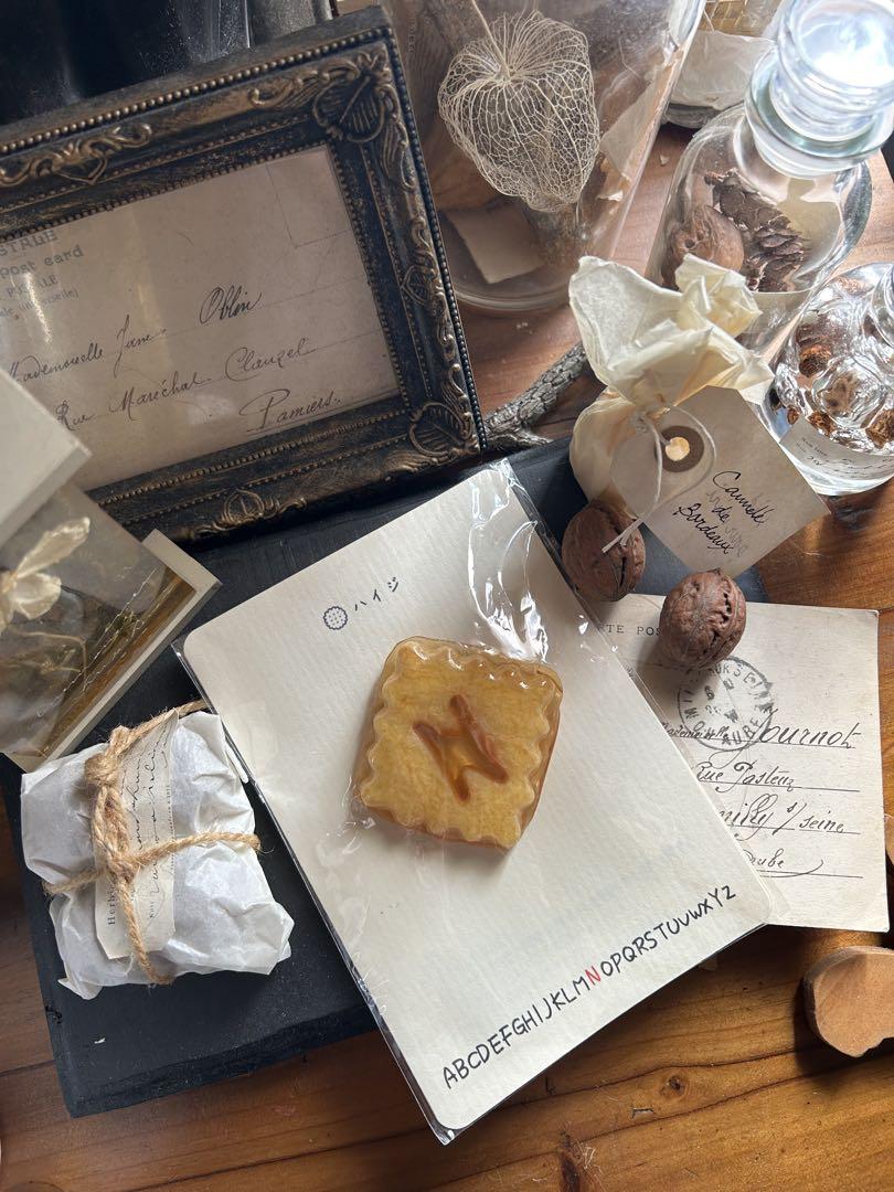 

[USED] Alphabet Cookie Brooch Halloween Snack Shop Heidi