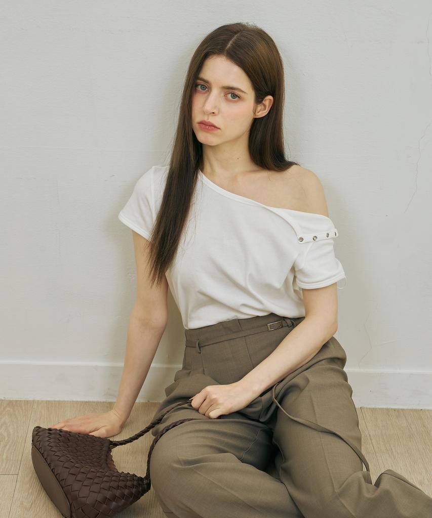Yuseuteule Slit T-Shirt (White)