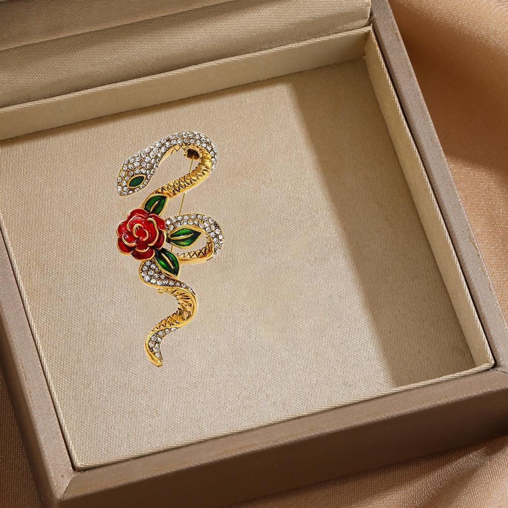 Zodiac Snake Brooch Women Autumn Winter Animal Alloy Brooch Pin Personalized Versatile Clothes Bag Scarf Accessories Brooches