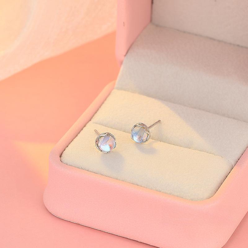 Ohrringe mit Mondstein-Einlage für Damen-Temperament-Design Leichter Luxus Neuer Stil für das Neue Jahr