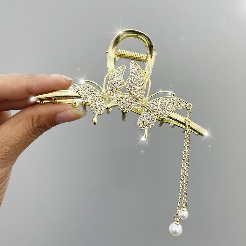 

Заколка для волос «Акула» с жемчугом и стразами «Лилия долины»