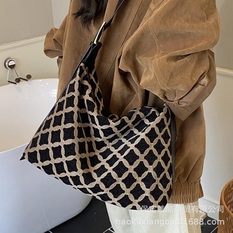 Large-capacity Bag Women's Autumn and Winter Versatile 2025 New Simple Niche Design Shoulder Messenger Bag Commuter Tote Bag