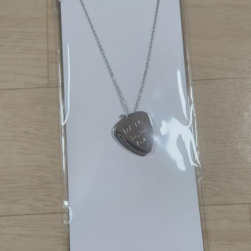 

Day6 Day6 Sungjin Guitapeak Necklace New