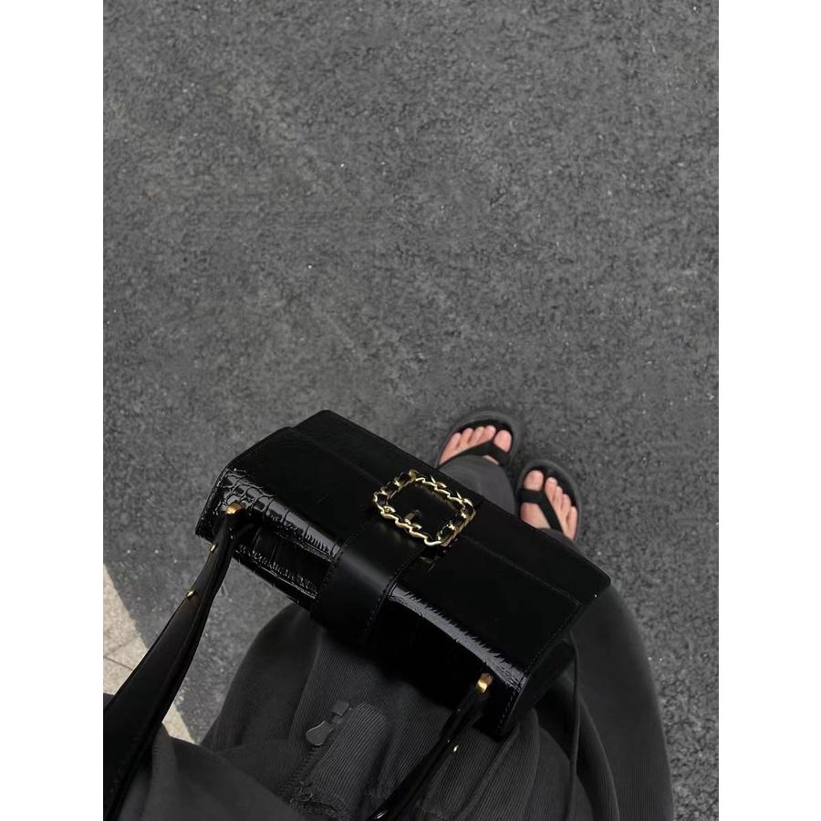 IELGY Crocodile Pattern Black Gold Bag, Large-capacity College-style High-end Commuting Shoulder Messenger Bag