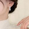 Super Fairy Crystal Leaf Pearl Studs: Luxurious Gold Socialite Earrings for Women, High-End Face-Slimming Jewelry.