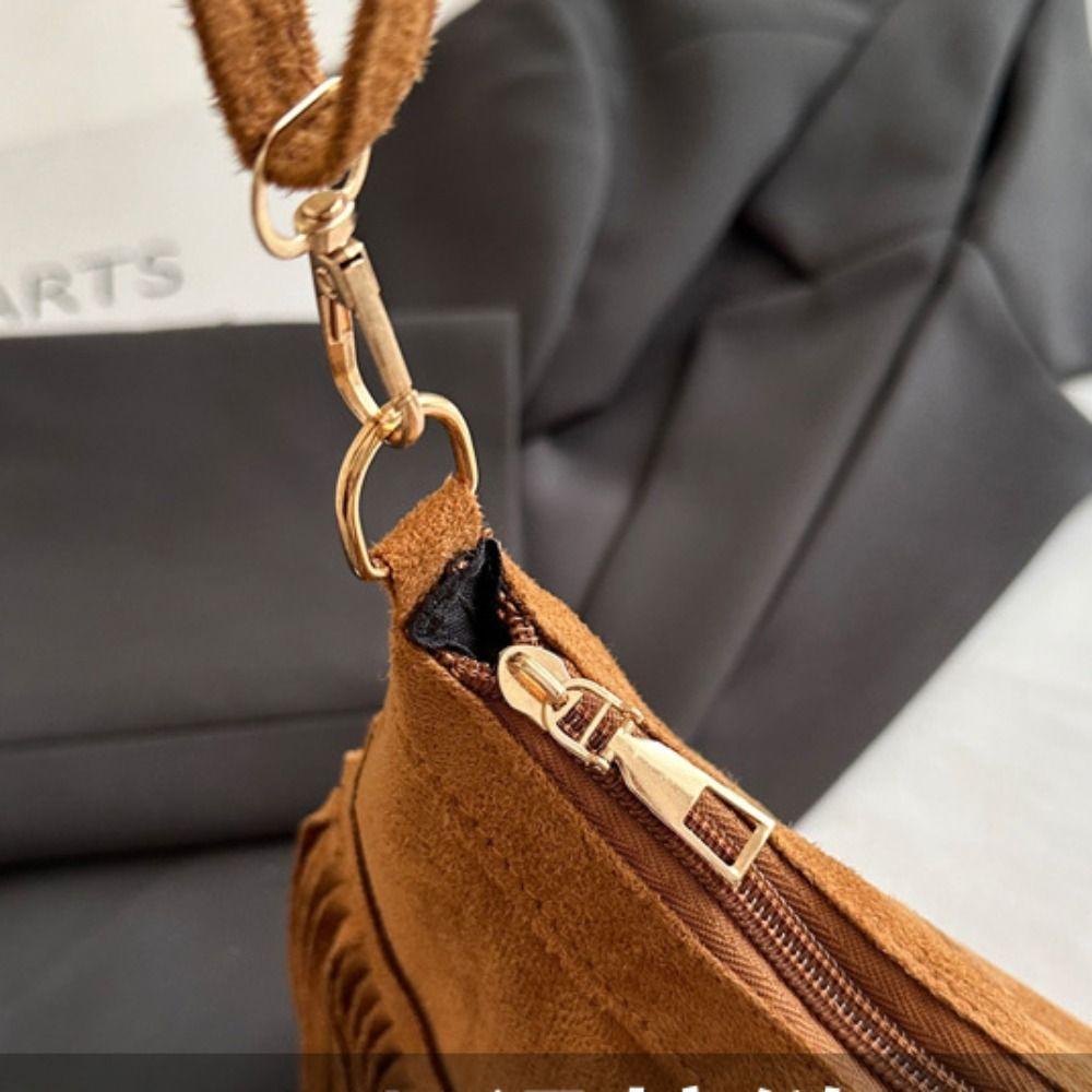 Bohemian Style Suede Shoulder Bag Retro Ethnic Style Handbag Fashion Tassel Crossbody Bag  Travel