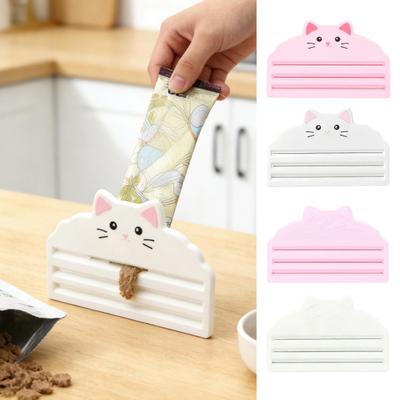 Spremi-cibo per gatti a 3 fessure Raschietto per stick di snack per gatti Striscia di snack per gatti Stampata in 3D Strumento di alimentazione per snack umidi cremosi da leccare