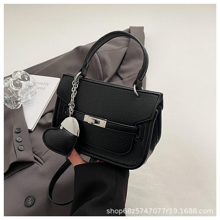 

Korean version of fashion simple shoulder bag 2025 summer new sense Kelly bag versatile temperament hand-carried crossbody bag bag for women чёрный