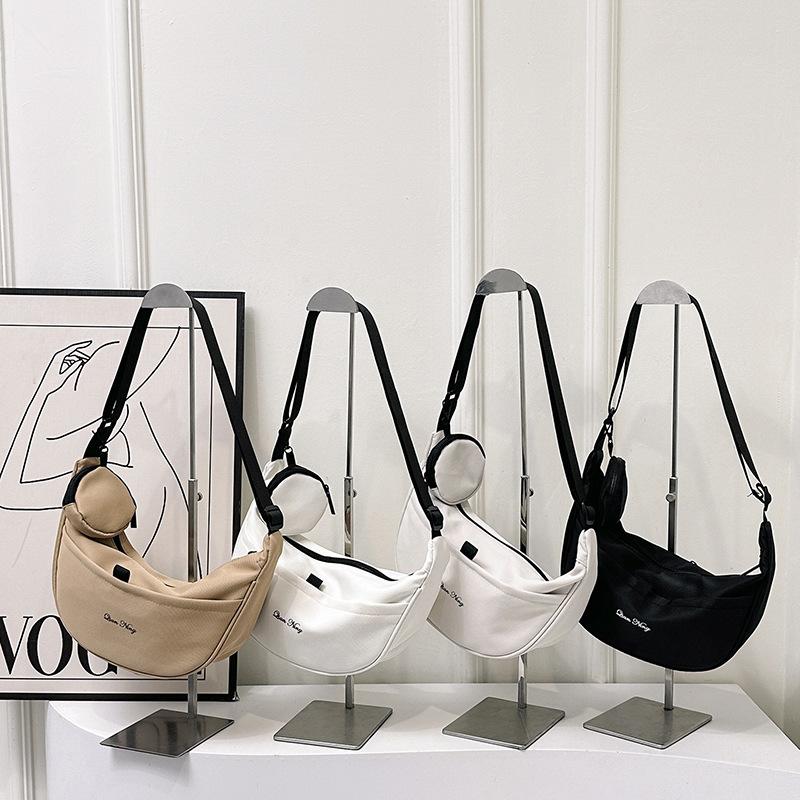 Japanese casual dumpling bag sports wind messenger bag women's large-capacity canvas bag students class shoulder commuting bag tide