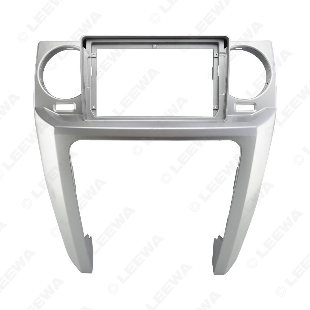 Versatile 9-inch Bezel for 2004-05 Land Rover Discovery 3: Modified Android Navigation Panel