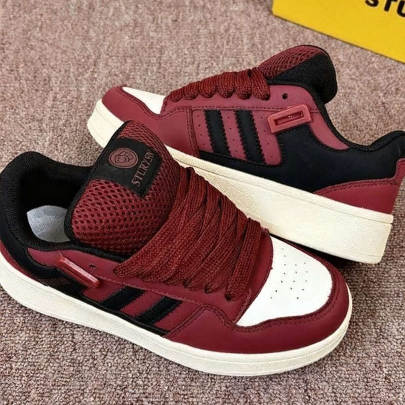 Burgundy retro platform bread shoes women's ins Hong Kong style versatile sports and leisure board shoes autumn new models