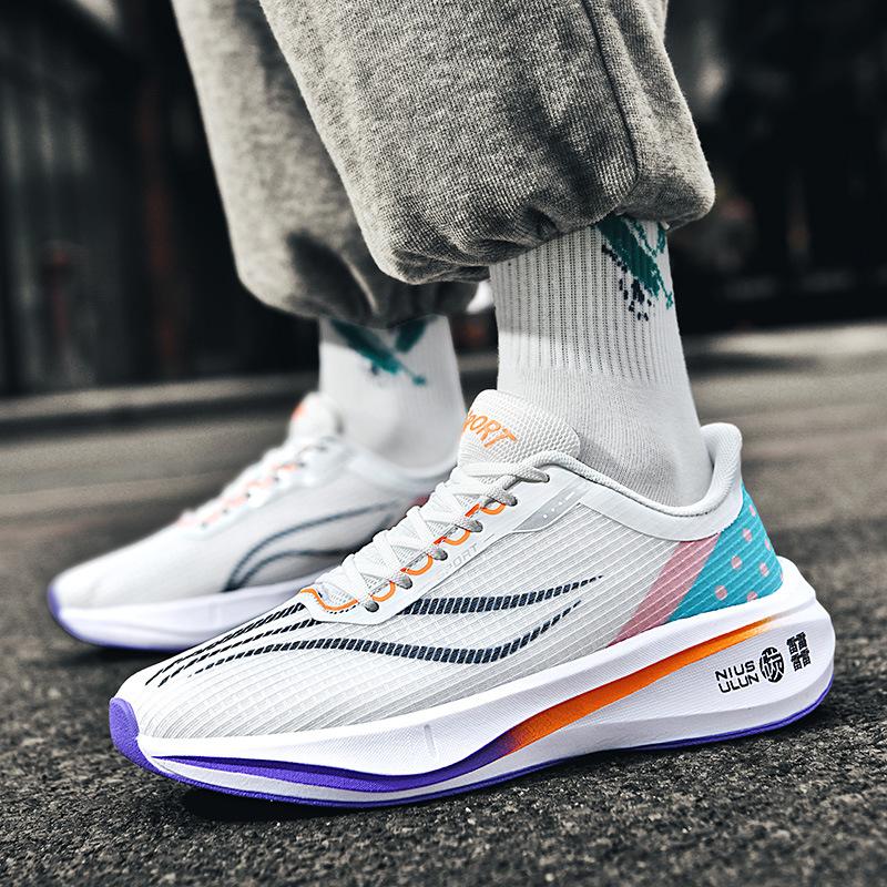 Four Seasons Breathable Flying Weaving Sneakers Men's and Women's Ultra Light Shock Absorbing Popcorn Soft Sole Travel Shoes Couple Running Shoes