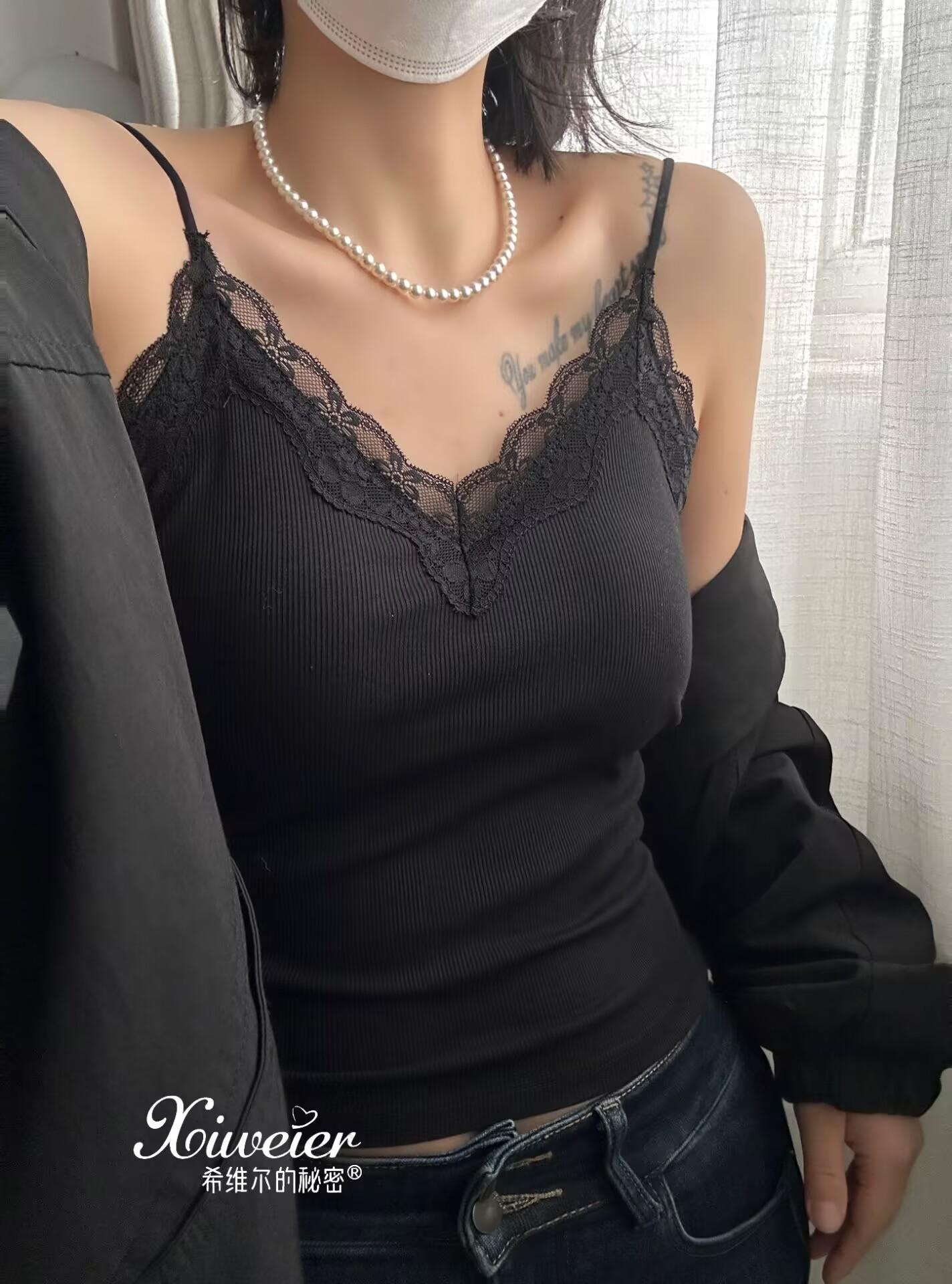 

Lace lace V-neck sling integrated breathable fixed cup seamless thin shoulder strap vest threaded thin and versatile One size fits all чорний