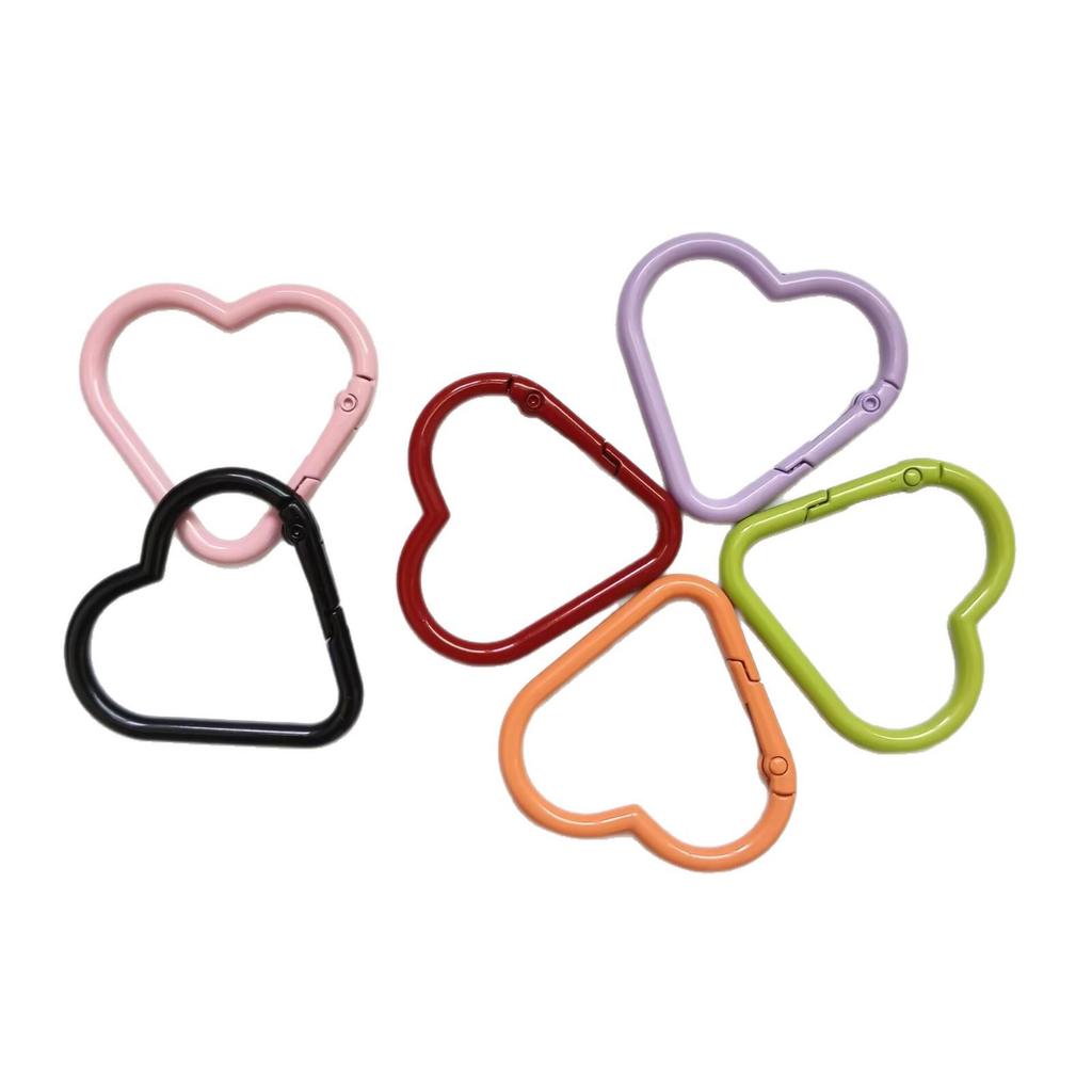 Portachiavi a forma di cuore colorato con moschettone a molla in lega di zinco e moschettone per aggancio animali domestici
