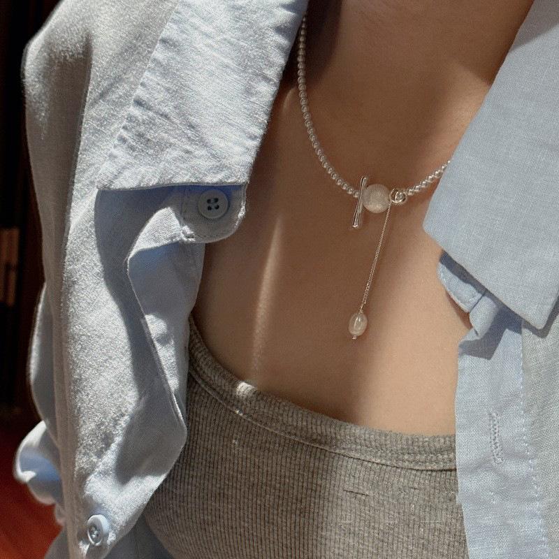 Irregular pearl ball pendant necklace niche retro temperament collarbone chain light luxury versatile fashion jewelry