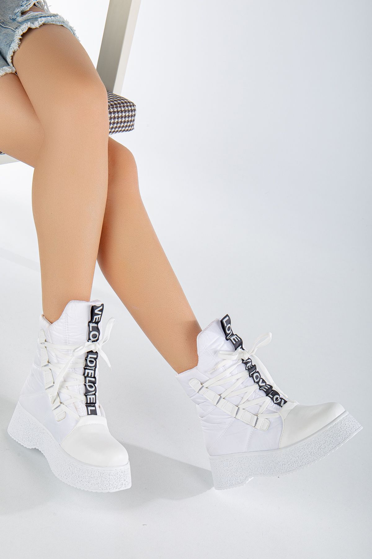 

Женские современные стильные модные женские белые зимние сапоги на толстой подошве с защитой от холода 40