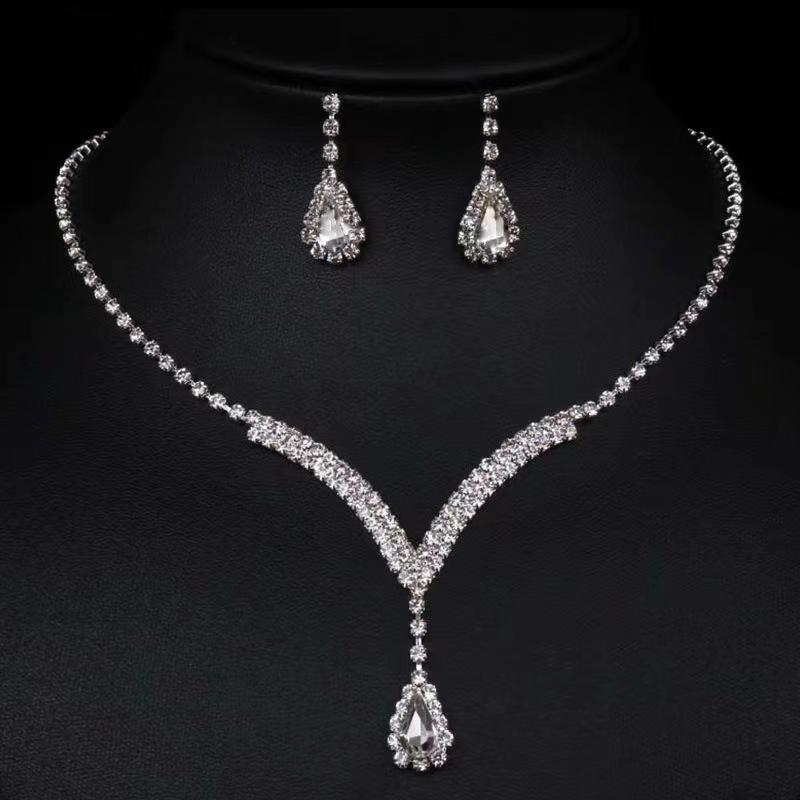Silver Needle Cubic Zirconia Teardrop Pendant Necklace & Earrings Set - French Court Style, Light Luxury Jewelry for Versatile Elegance