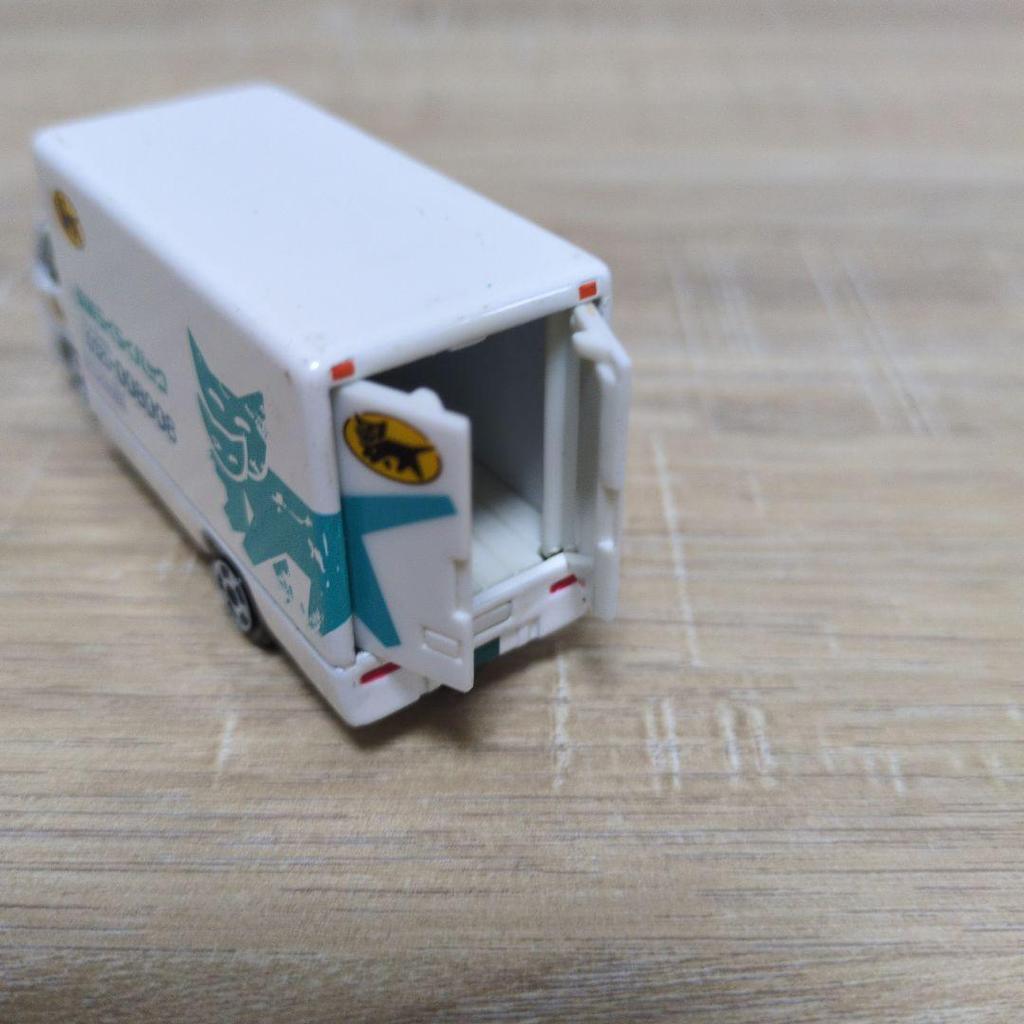 [Not for sale] Yamato Transport Delivery Truck Mini Car M8010 Tomica Size
