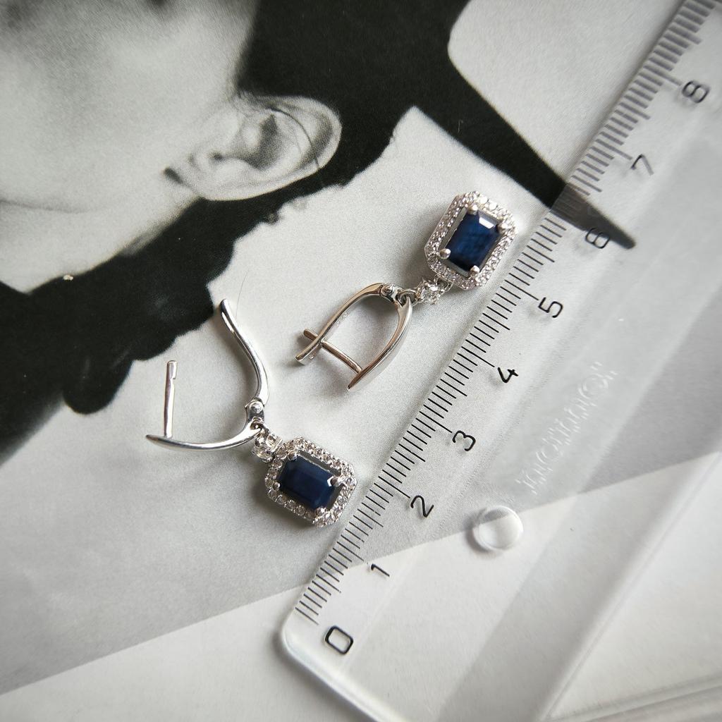 Серебряные серьги с натуральным сапфиром 3.628ct, фианитами (2202653)