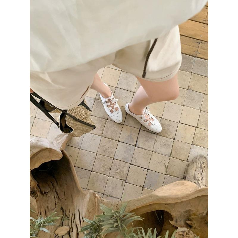 

Brock carved hollow strap flat single shoes women s retro versatile commuter ballet shoes 40 білий