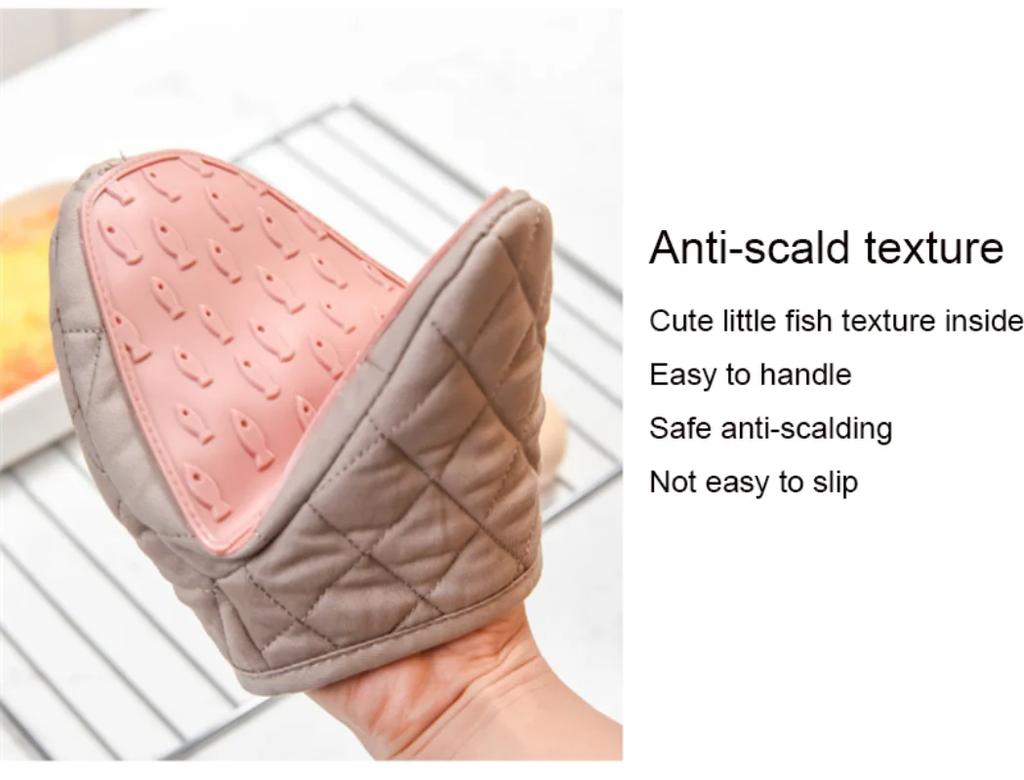 1PC Silicone Oven Mitts Fish Shape, Anti-Scald, Heat Resistant Kitchen Gloves, Multi-Use As Tray Gripper & Pot Holder