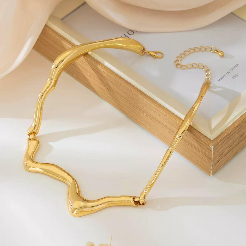 Mode Persönlichkeit Nahöstlicher Heavy Metal Gold Unregelmäßige Wellen Damenkragen